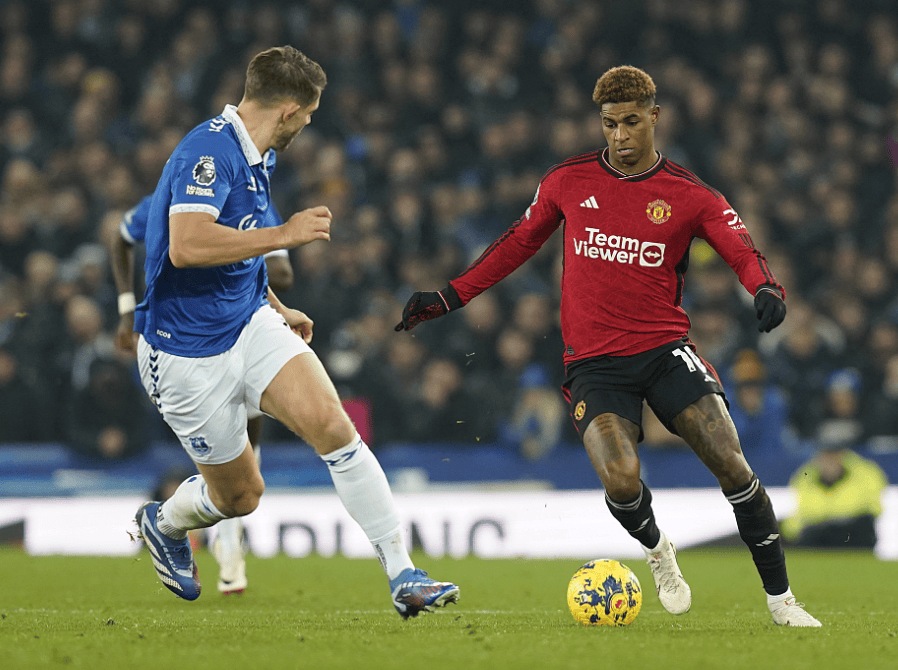 周日015 德甲：门兴格拉德巴赫VS奥格斯堡——德甲中游拉锯战，攻防均衡对决